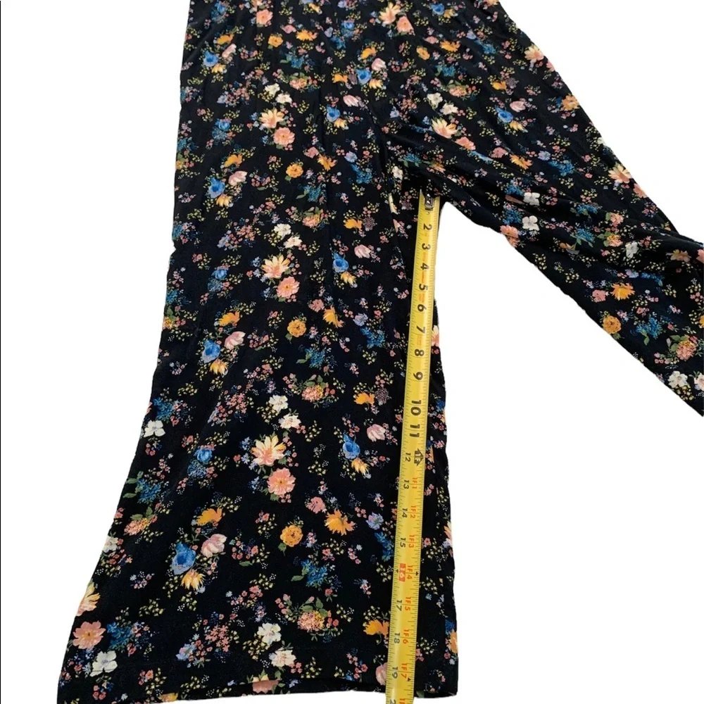 Wild Fable V-neck Floral Jumpsuit Size Medium